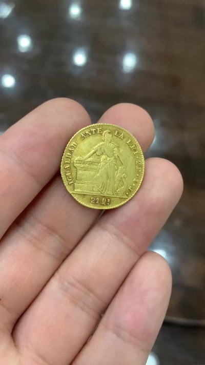 《竞宝斋》中天佳节（端午节特拍）6月12日-周日-第64场 智利 1842年 女神版 2埃斯库多金币 6.74克 女神面有轻微划痕 非常少见的品种