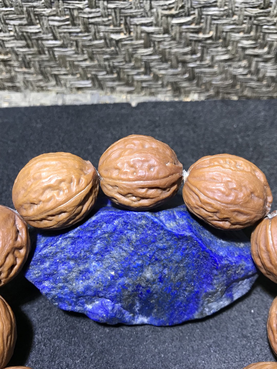 天然精美红皮秋子核桃单圈手串(手持)一条，