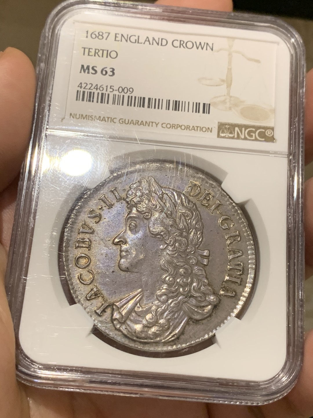 《竞宝斋》中天佳节（端午节特拍）6月12日-周日-第64场 NGC MS63 1687年英国詹姆斯二世克朗 斯图亚特王朝复辟后的第二位国王，全币深打，紫罗兰包浆，阳光下五彩，状态出众