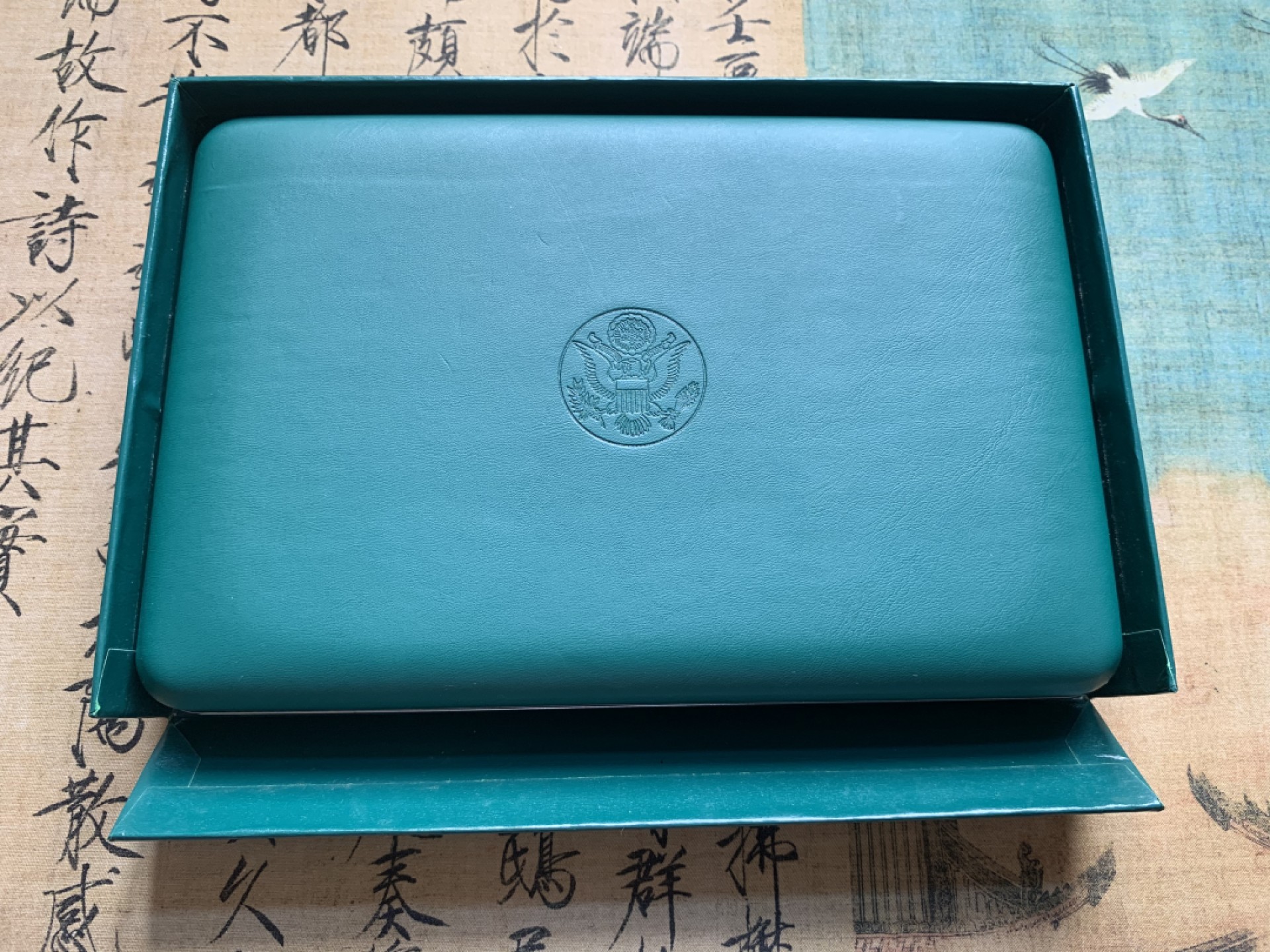 《竞宝斋》中天佳节（端午节特拍）6月12日-周日-第64场 美国 1996年 亚特兰大 奥运会 精制 1美元 银币 8枚套，原盒带证书 保存的非常好 非常少见的一套 单枚重量26.73克 900银