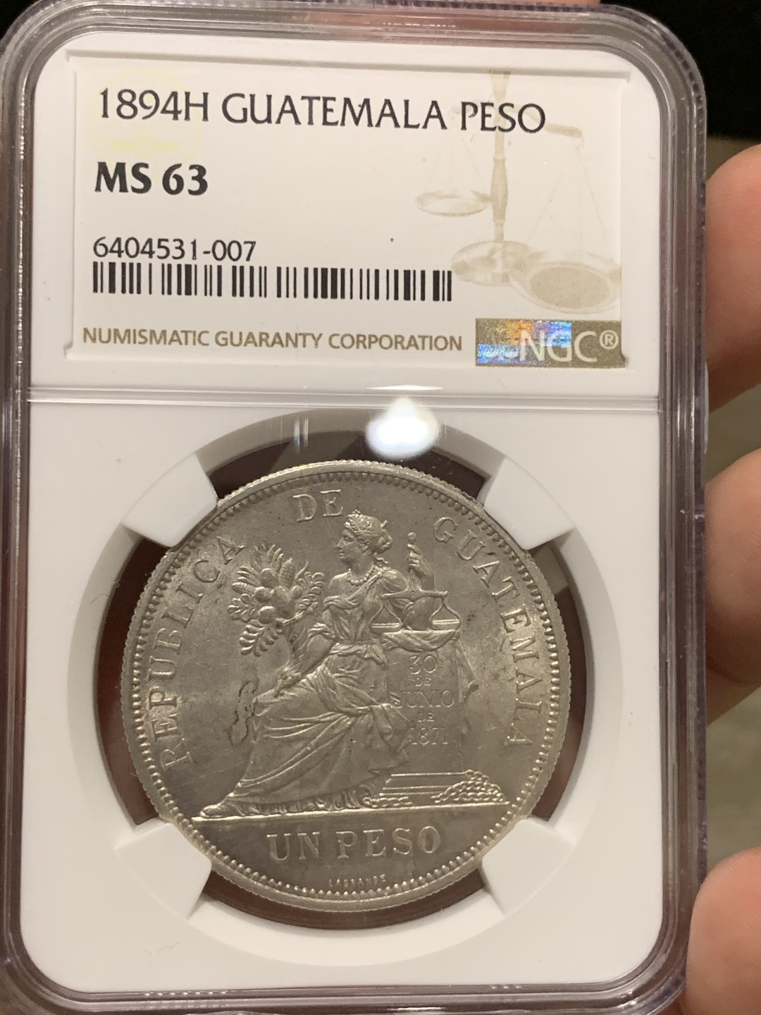 《竞宝斋》中天佳节（端午节特拍）6月12日-周日-第64场 第三名 NGC-MS63 危地马拉 1894年 坐人拿花 1比索 大银币 车轮光 顶级好品