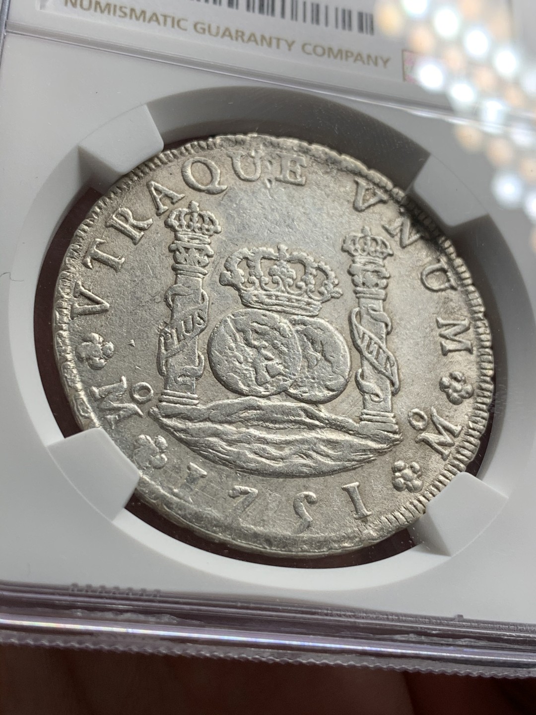 《竞宝斋》中天佳节（端午节特拍）6月12日-周日-第64场 NGC-UNCD  墨西哥地球双柱 1751  8里亚尔    双面深打 状态非常不错  热门品种  SBP拍卖都是千刀