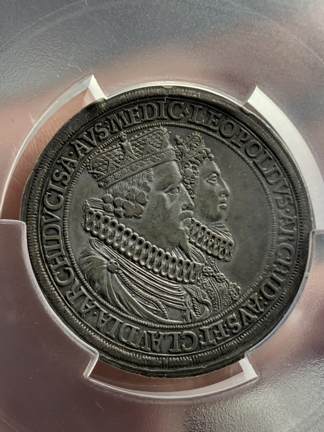 《竞宝斋》中天佳节（端午节特拍）6月12日-周日-第64场 PCGS AU50 神圣罗马帝国 1626年 利奥波德五世和美第奇大公大婚 2泰勒银币（重57） 纯黑深五彩包浆 没有铸裂，双面全深打 难得品相