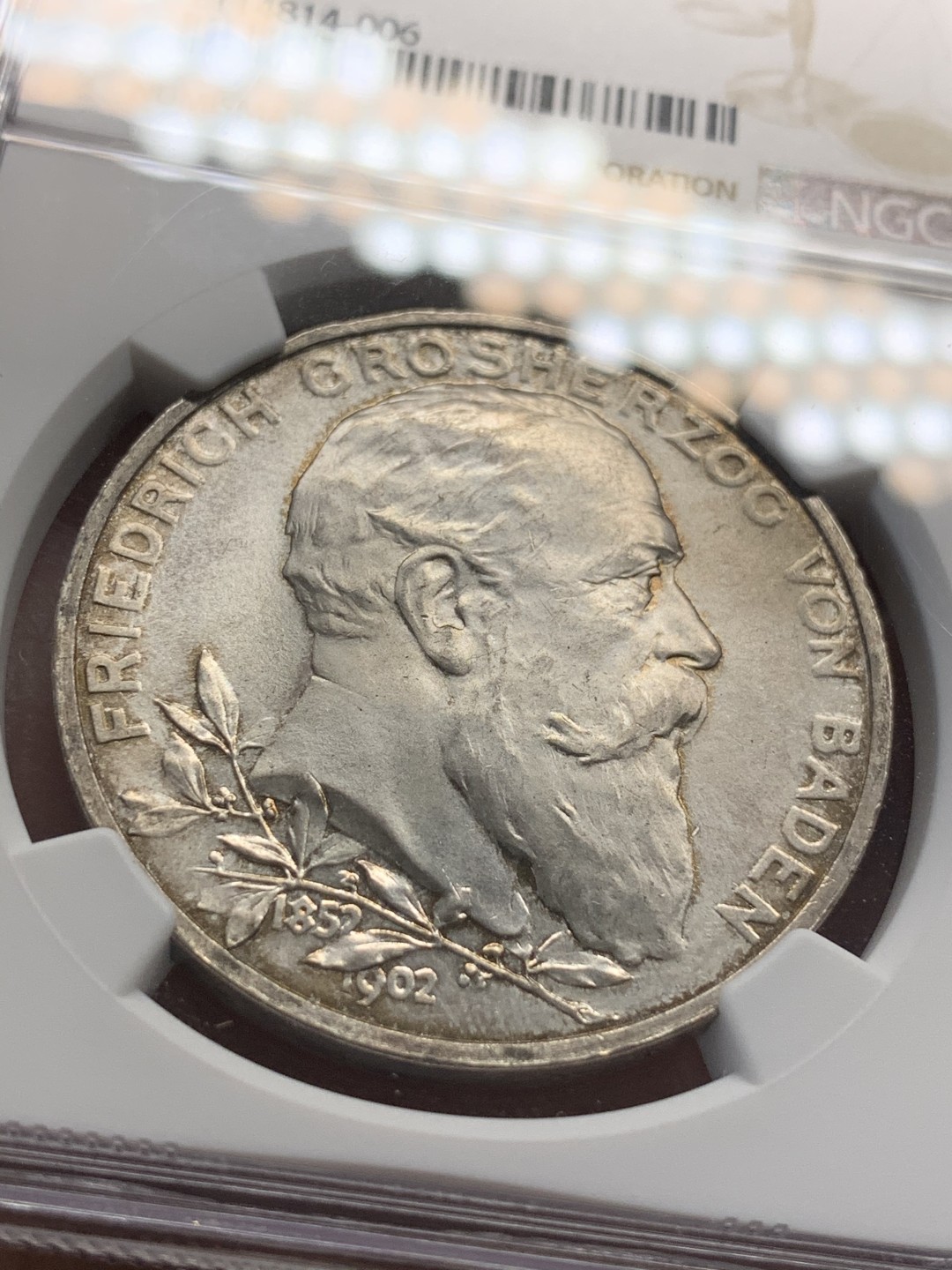 《竞宝斋》中天佳节（端午节特拍）6月12日-周日-第64场 NGC 冠军分 MS66 德国 1902年 巴登 弗里德里希一世 5马克大银币 银发苍苍 光泽凝霜完美  老评级号严评，投资 收藏两相宜