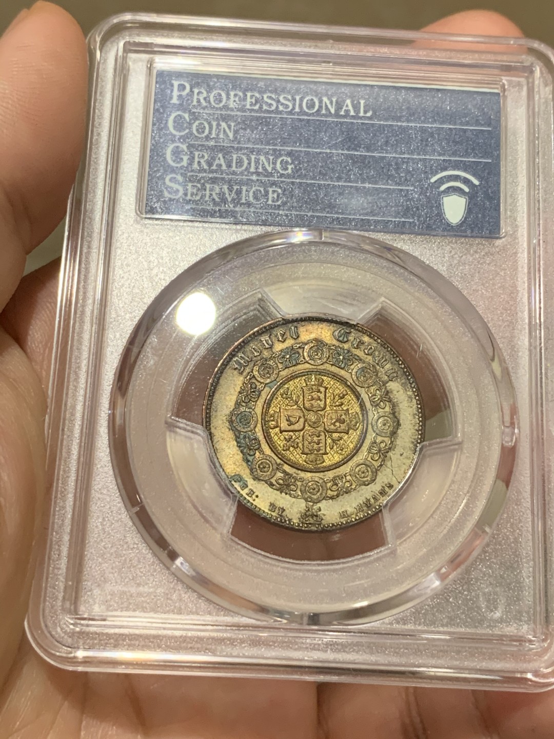 《竞宝斋》中天佳节（端午节特拍）6月12日-周日-第64场 PCGS-MS63 英国 1848年 维多利亚女王 双色克朗 热门品种 状态很好 35周年限量盒 外加淡金包浆 均匀而美丽