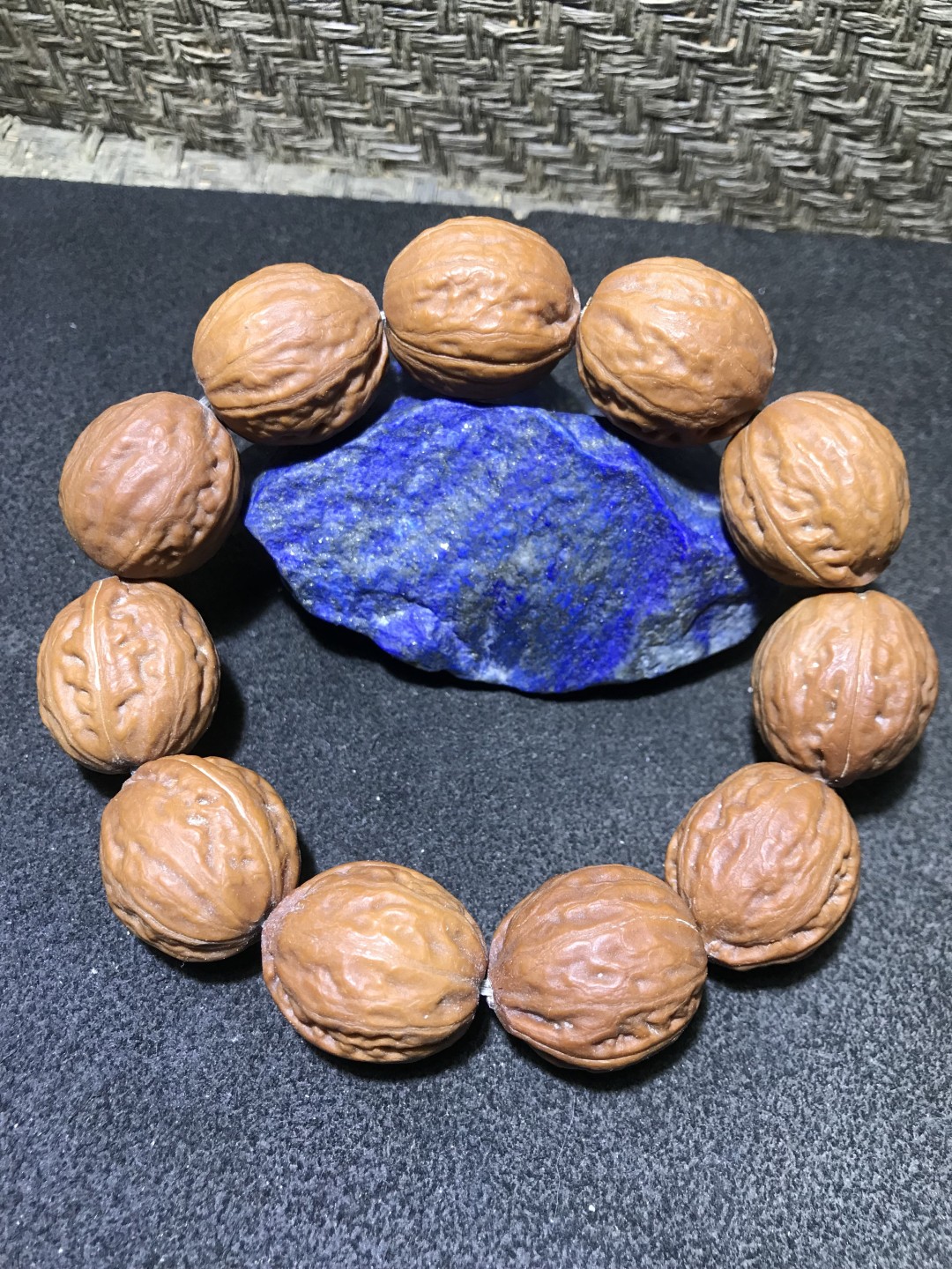 天然精美红皮秋子核桃单圈手串(手持)一条，