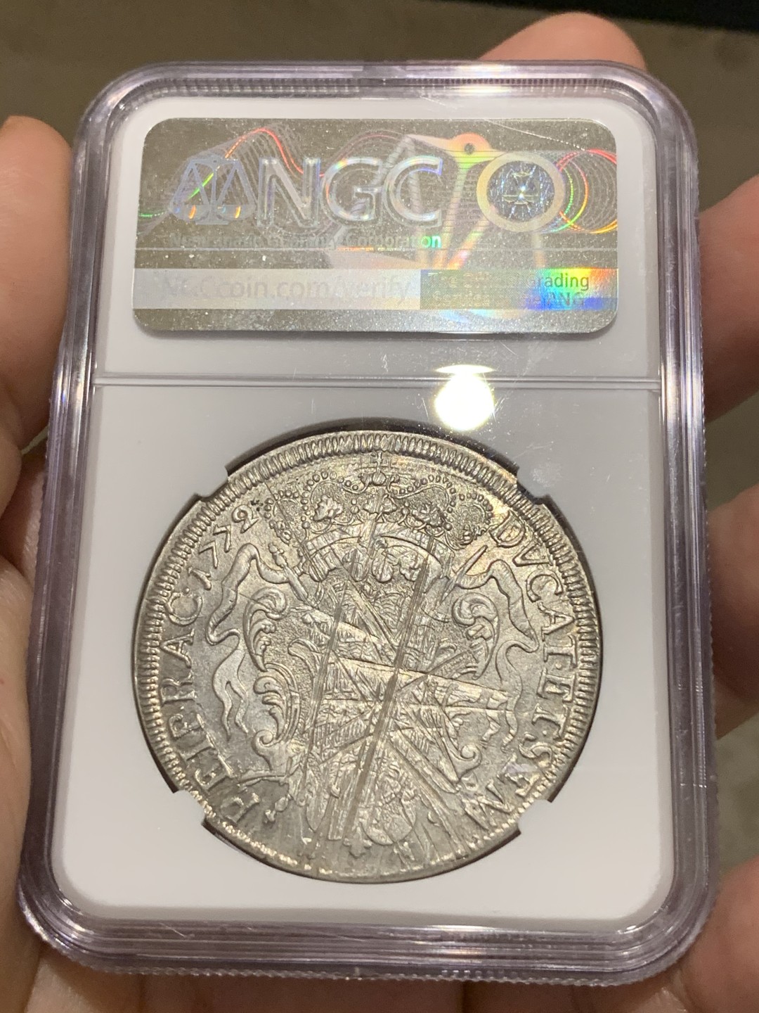 《竞宝斋》中天佳节（端午节特拍）6月12日-周日-第64场 冠军分，NGC MS61 拉古萨 1772年 泰勒大银币 打制的非常不错 人物细节到位 遗憾的就是币超重了所以使用了很多减重痕迹来减轻重量