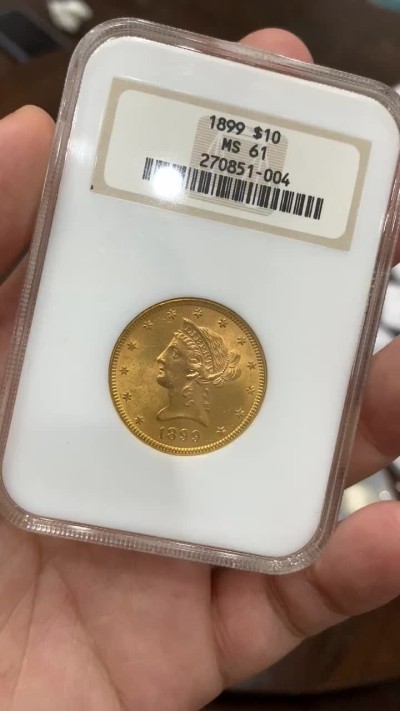《竞宝斋》中天佳节（端午节特拍）6月12日-周日-第64场 NGC MS61 美国 1899 10美金 金币 16.7克  早期老盒 保存的非常好 喜欢的请多把握