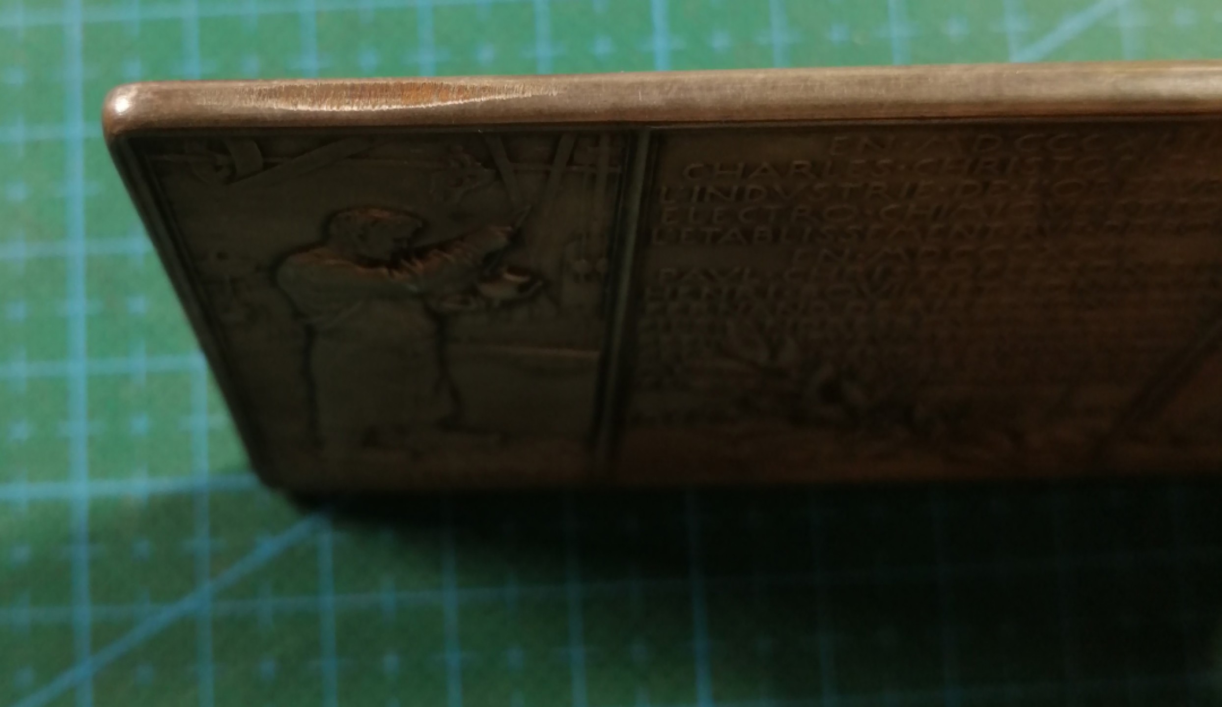 好章还需好盒衬 1892年昆汀银器50周年镀银铜章