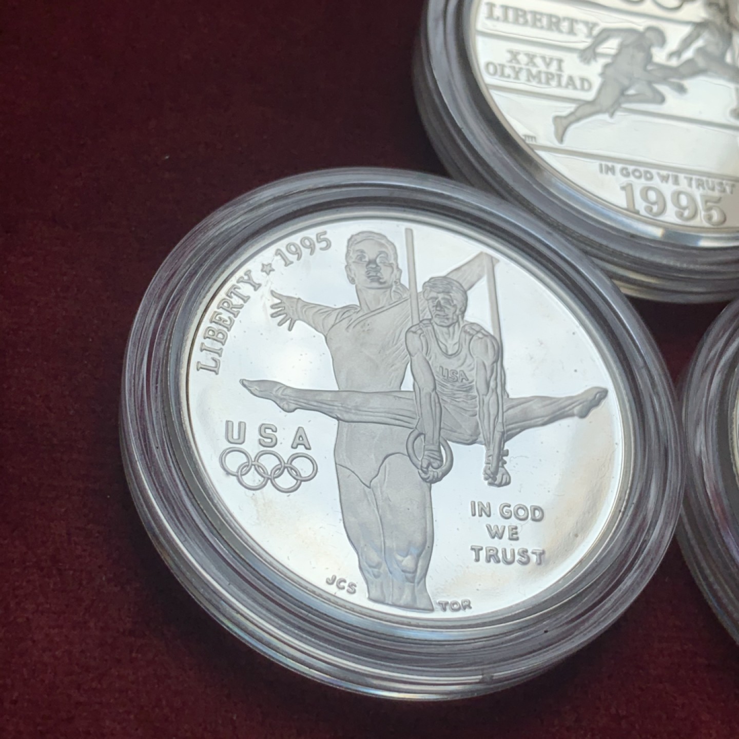 《竞宝斋》中天佳节（端午节特拍）6月12日-周日-第64场 美国 1996年 亚特兰大 奥运会 精制 1美元 银币 8枚套，原盒带证书 保存的非常好 非常少见的一套 单枚重量26.73克 900银