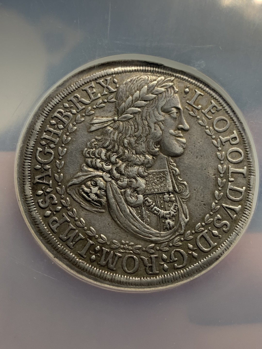 《竞宝斋》中天佳节（端午节特拍）6月12日-周日-第64场 NGC AU评级 神圣罗马帝国 1657-1705年 哈布斯堡 利奥波德一世 2泰勒大银币（重57克）最新AW在4月拍出一枚64分的5万成交。这枚AU当个品种非常不错