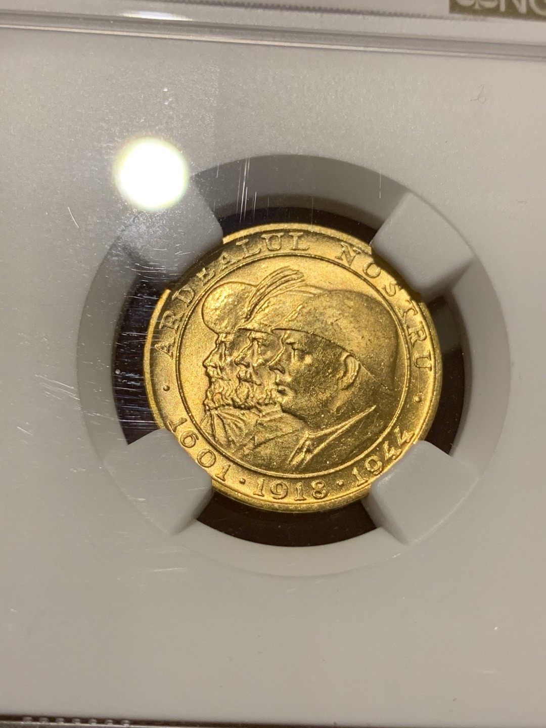 《竞宝斋》中天佳节（端午节特拍）6月12日-周日-第64场 NGC-MS64 罗马尼亚1944三国王金币上涨潜力品种今年4月HA拍卖到手要645美刀，现在国际邮路几乎停滞。喜欢罗马尼亚币的不容错过