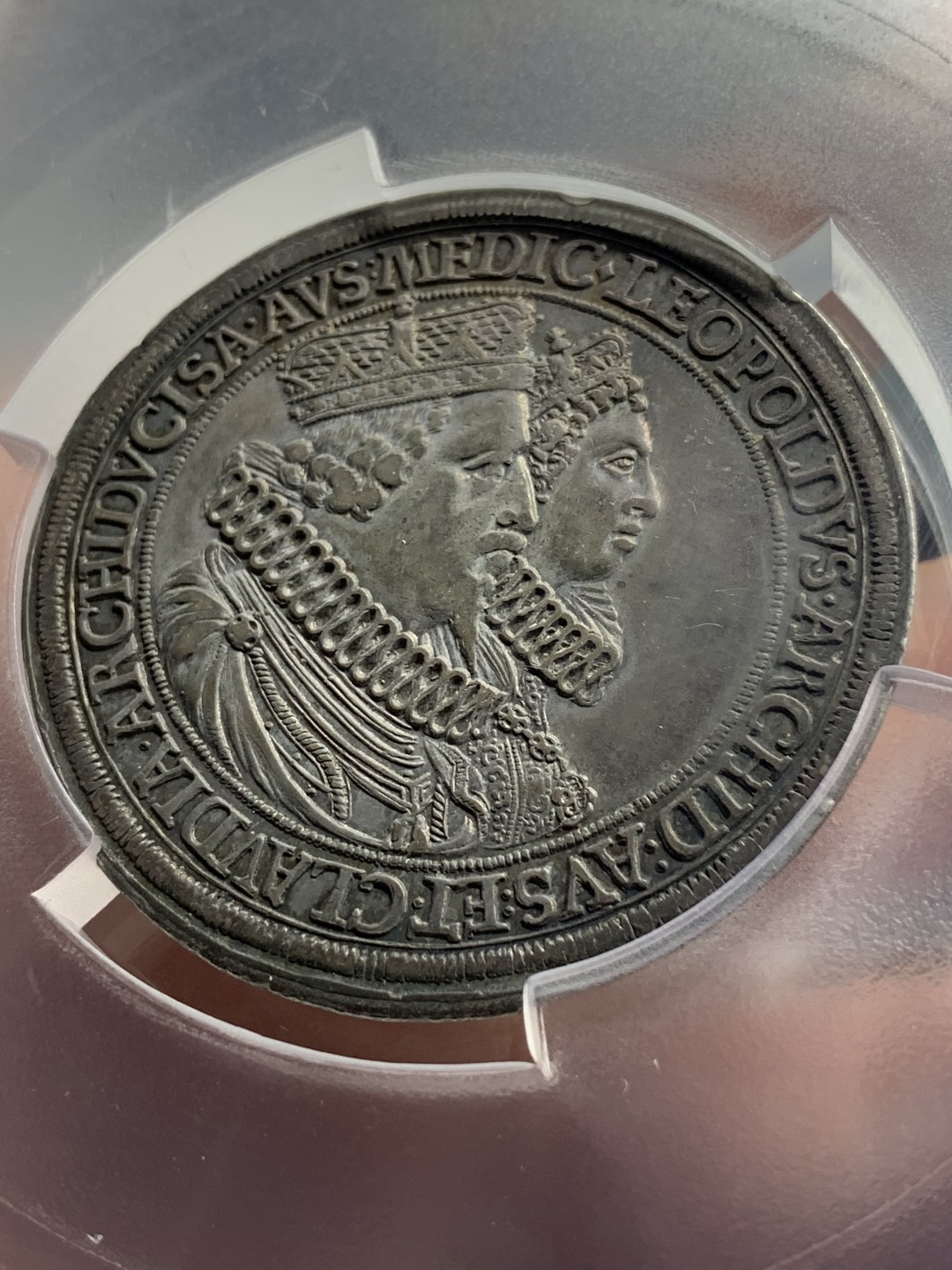 《竞宝斋》中天佳节（端午节特拍）6月12日-周日-第64场 PCGS AU50 神圣罗马帝国 1626年 利奥波德五世和美第奇大公大婚 2泰勒银币（重57） 纯黑深五彩包浆 没有铸裂，双面全深打 难得品相