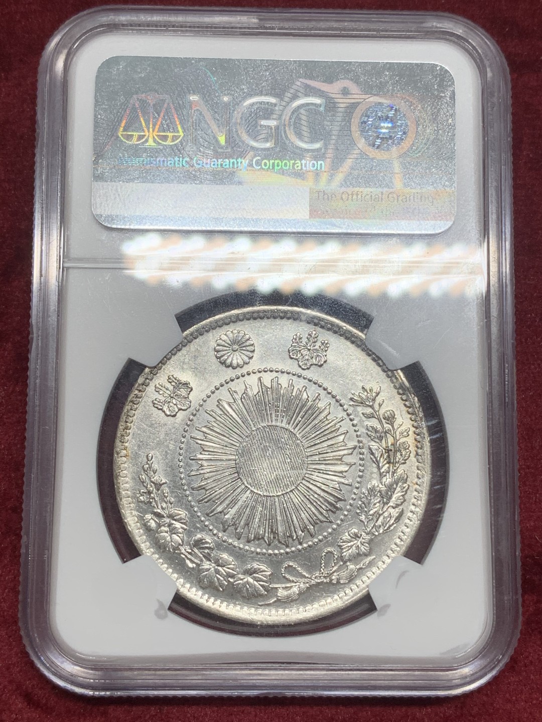 《竞宝斋》中天佳节（端午节特拍）6月12日-周日-第64场 NGC-UNC评级 日本 明治三年 日龙银元 增贝版 作为日龙名誉品 难得的白净状态 细节非常好 缺陷轻微 性价比很不错