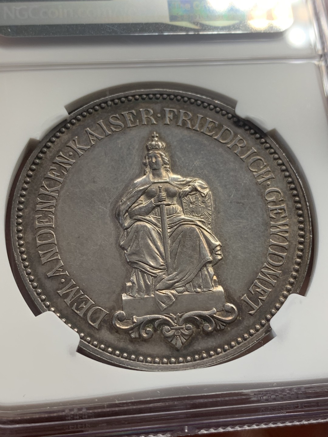《竞宝斋》中天佳节（端午节特拍）6月12日-周日-第64场 NGC MS61 德国1888年 腓特烈三世逝世 日耳曼妮娅 纪念大银章 41MM 32克 首见   和1888三皇5马克绝配