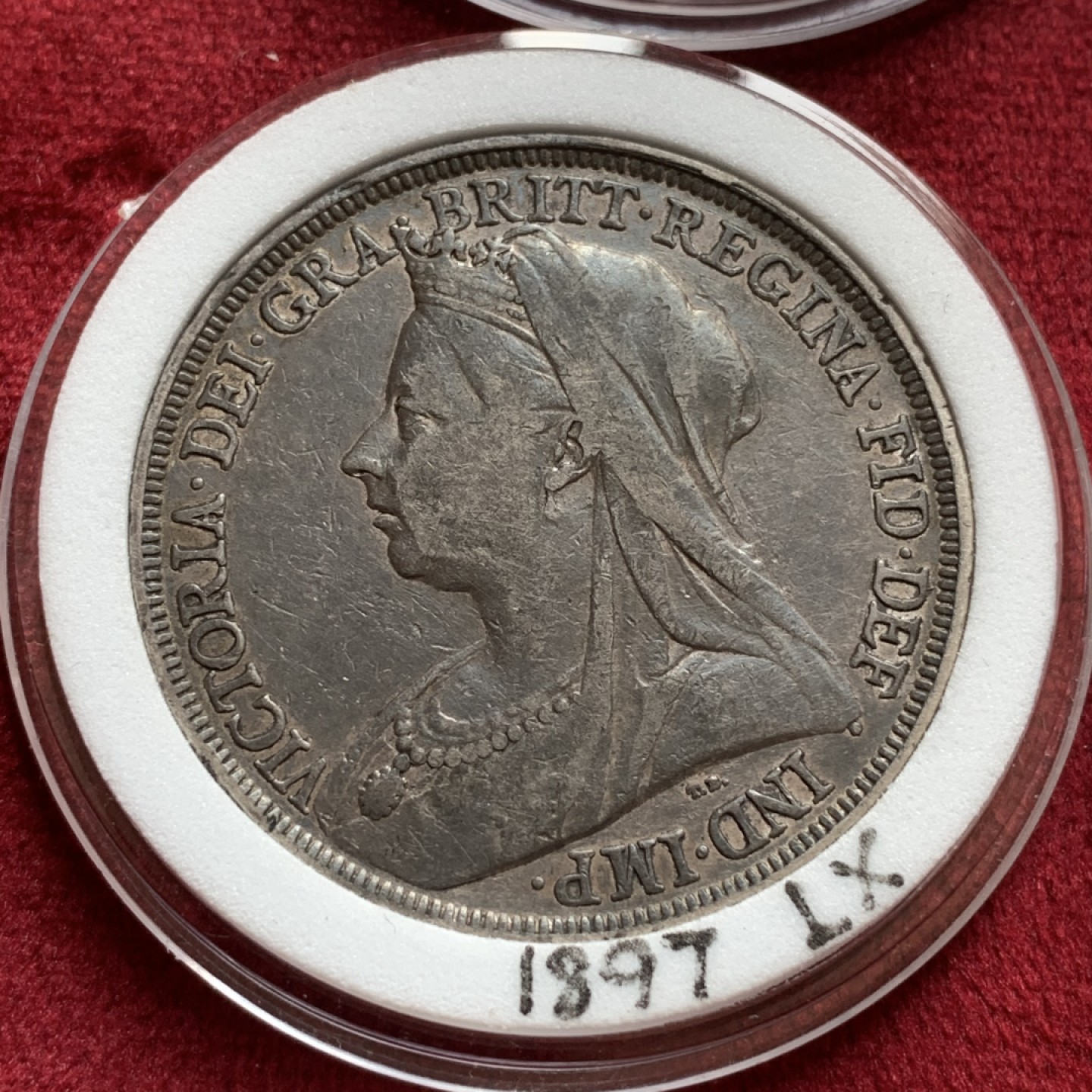 《竞宝斋》中天佳节（端午节特拍）6月12日-周日-第64场 英国 维多利亚 披纱版马剑银币 16枚大全套 囊括除精制版外的所有年份以及不同的边铭，品相基本在XF-AU级别 原味包浆为主 细节看图。