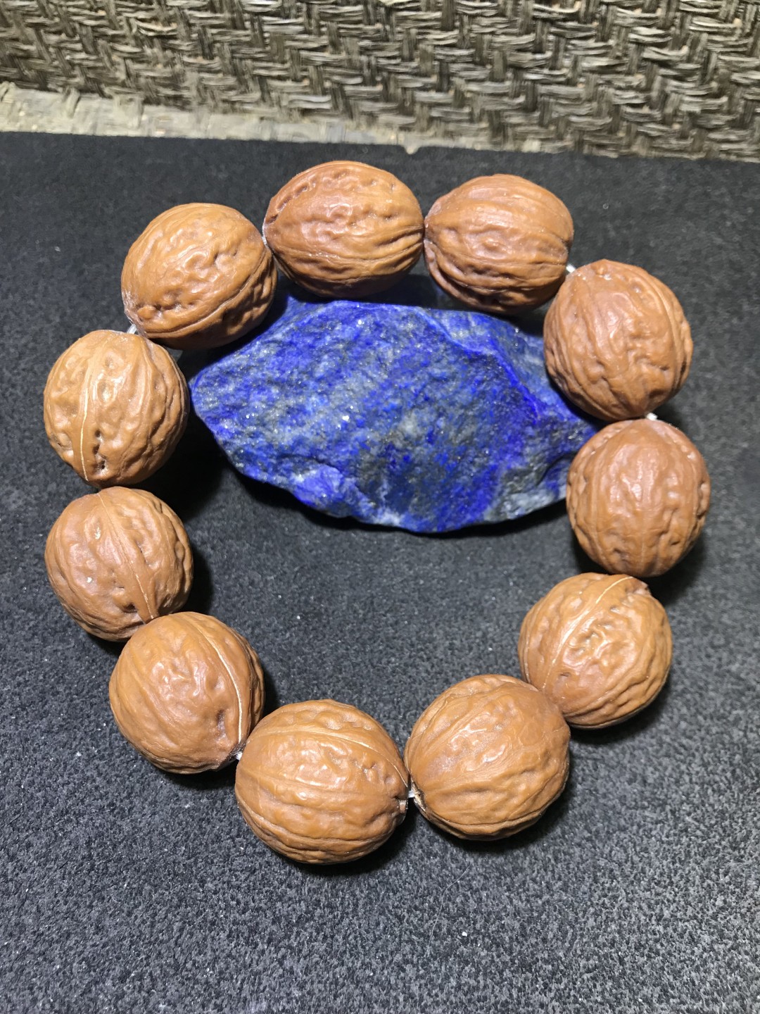 天然精美红皮秋子核桃单圈手串(手持)一条，
