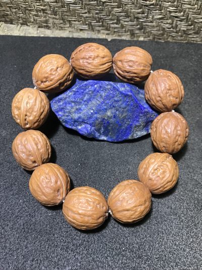 天然精美红皮秋子核桃单圈手串(手持)一条， - 天然精美红皮秋子核桃单圈手串(手持)一条，