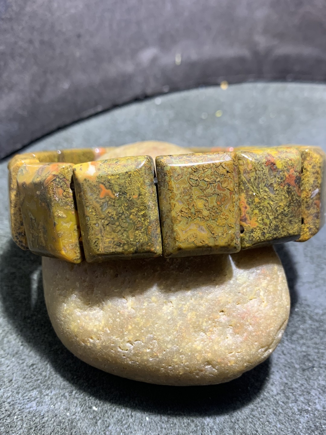 孤品上拍，仅此一条！精美战国红玛瑙黄金草花纹手排一只
