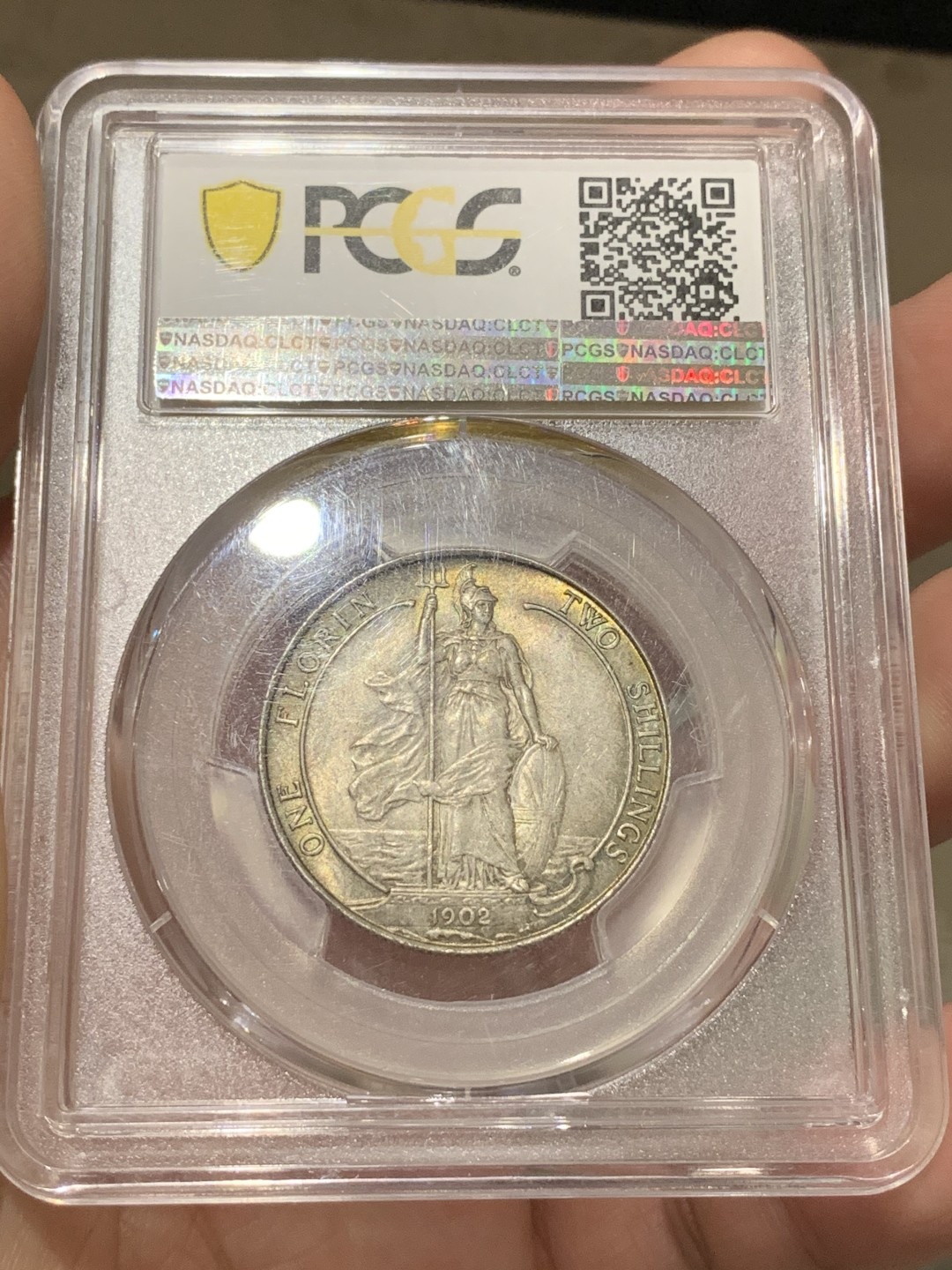 《竞宝斋》中天佳节（端午节特拍）6月12日-周日-第64场 PCGS-MS64 英国1902年 爱德华七世 海神弗罗林银币 五彩包浆在阳光下熠熠生辉，百年前的不列颠尼亚女神仿佛透过历史的层层迷雾凝视着人间！