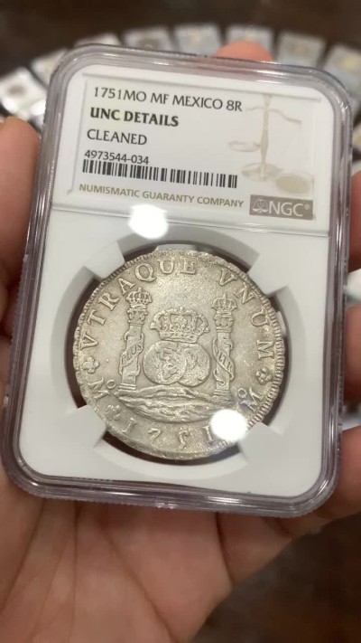 《竞宝斋》中天佳节（端午节特拍）6月12日-周日-第64场 NGC-UNCD  墨西哥地球双柱 1751  8里亚尔    双面深打 状态非常不错  热门品种  SBP拍卖都是千刀