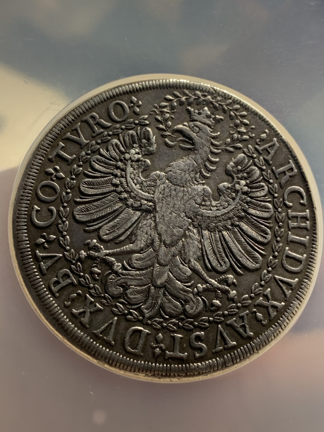 《竞宝斋》中天佳节（端午节特拍）6月12日-周日-第64场 NGC AU评级 神圣罗马帝国 1657-1705年 哈布斯堡 利奥波德一世 2泰勒大银币（重57克）最新AW在4月拍出一枚64分的5万成交。这枚AU当个品种非常不错