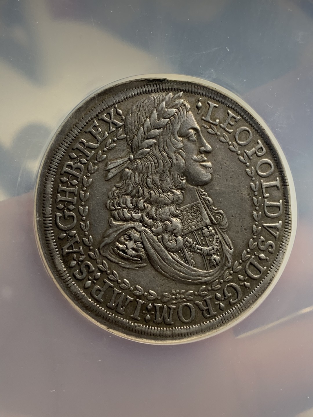 《竞宝斋》中天佳节（端午节特拍）6月12日-周日-第64场 NGC AU评级 神圣罗马帝国 1657-1705年 哈布斯堡 利奥波德一世 2泰勒大银币（重57克）最新AW在4月拍出一枚64分的5万成交。这枚AU当个品种非常不错