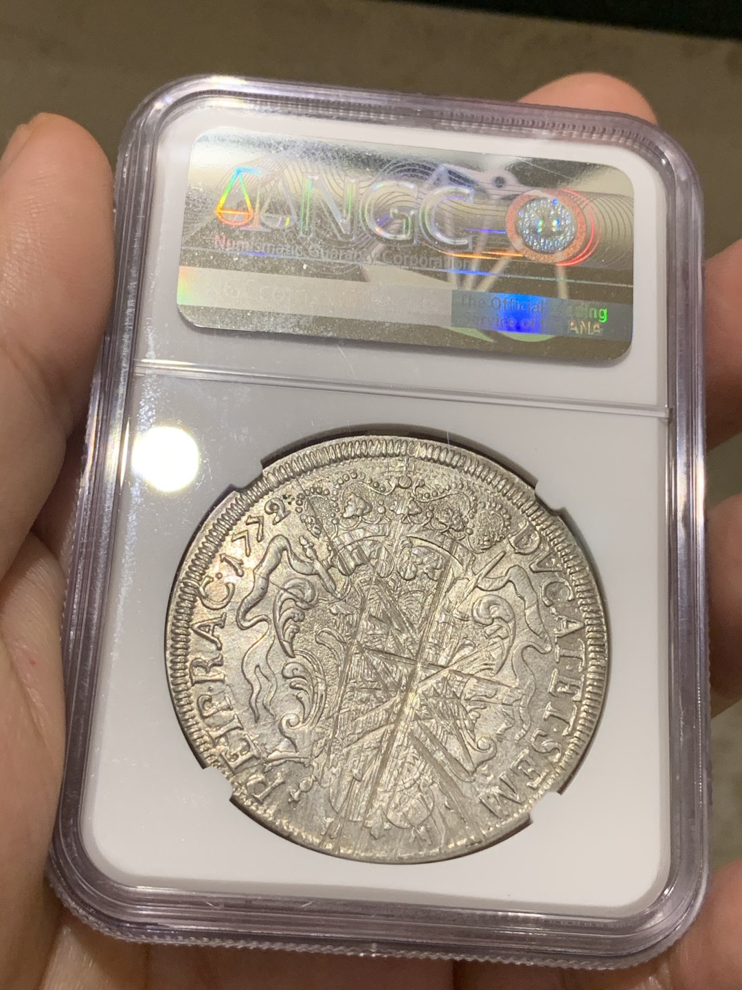 《竞宝斋》中天佳节（端午节特拍）6月12日-周日-第64场 冠军分，NGC MS61 拉古萨 1772年 泰勒大银币 打制的非常不错 人物细节到位 遗憾的就是币超重了所以使用了很多减重痕迹来减轻重量