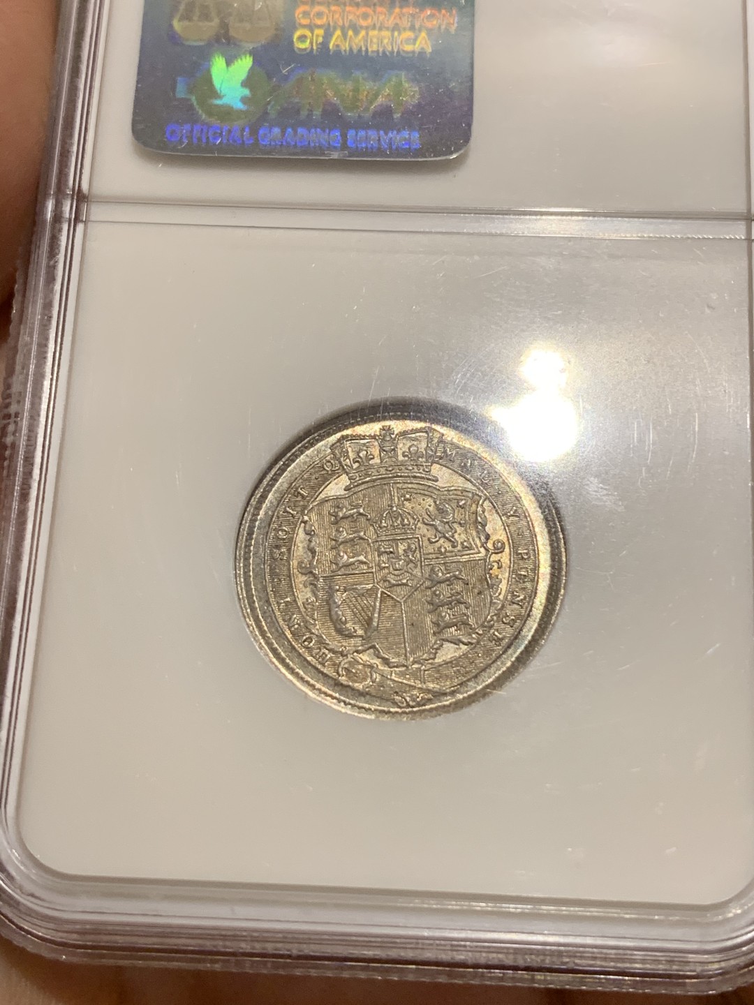 《竞宝斋》中天佳节（端午节特拍）6月12日-周日-第64场 NGC-MS66 英国 1819年 乔治三世 1先令银币 老盒 顶级分数 活生生的打出了PL的质感