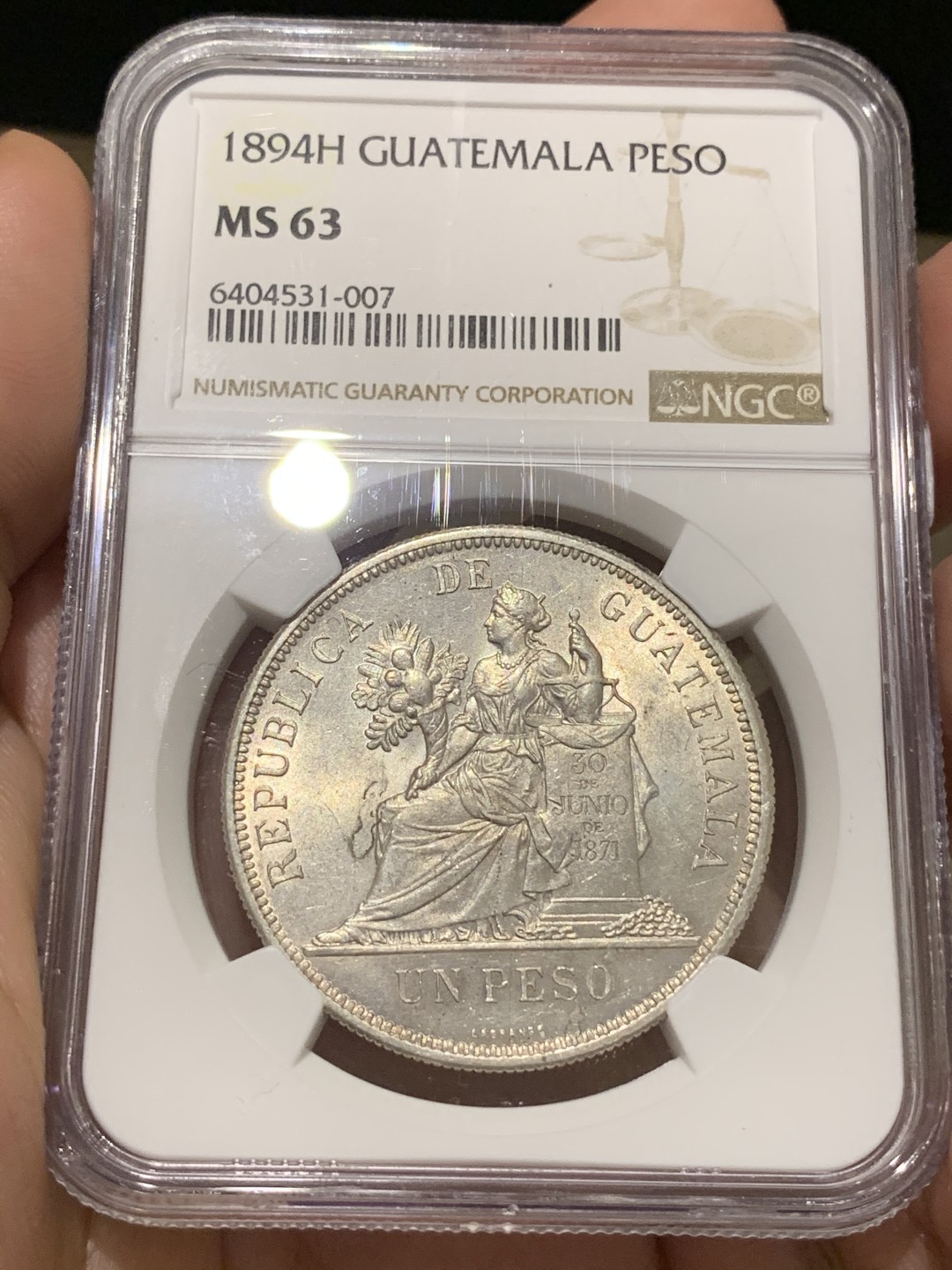 《竞宝斋》中天佳节（端午节特拍）6月12日-周日-第64场 第三名 NGC-MS63 危地马拉 1894年 坐人拿花 1比索 大银币 车轮光 顶级好品