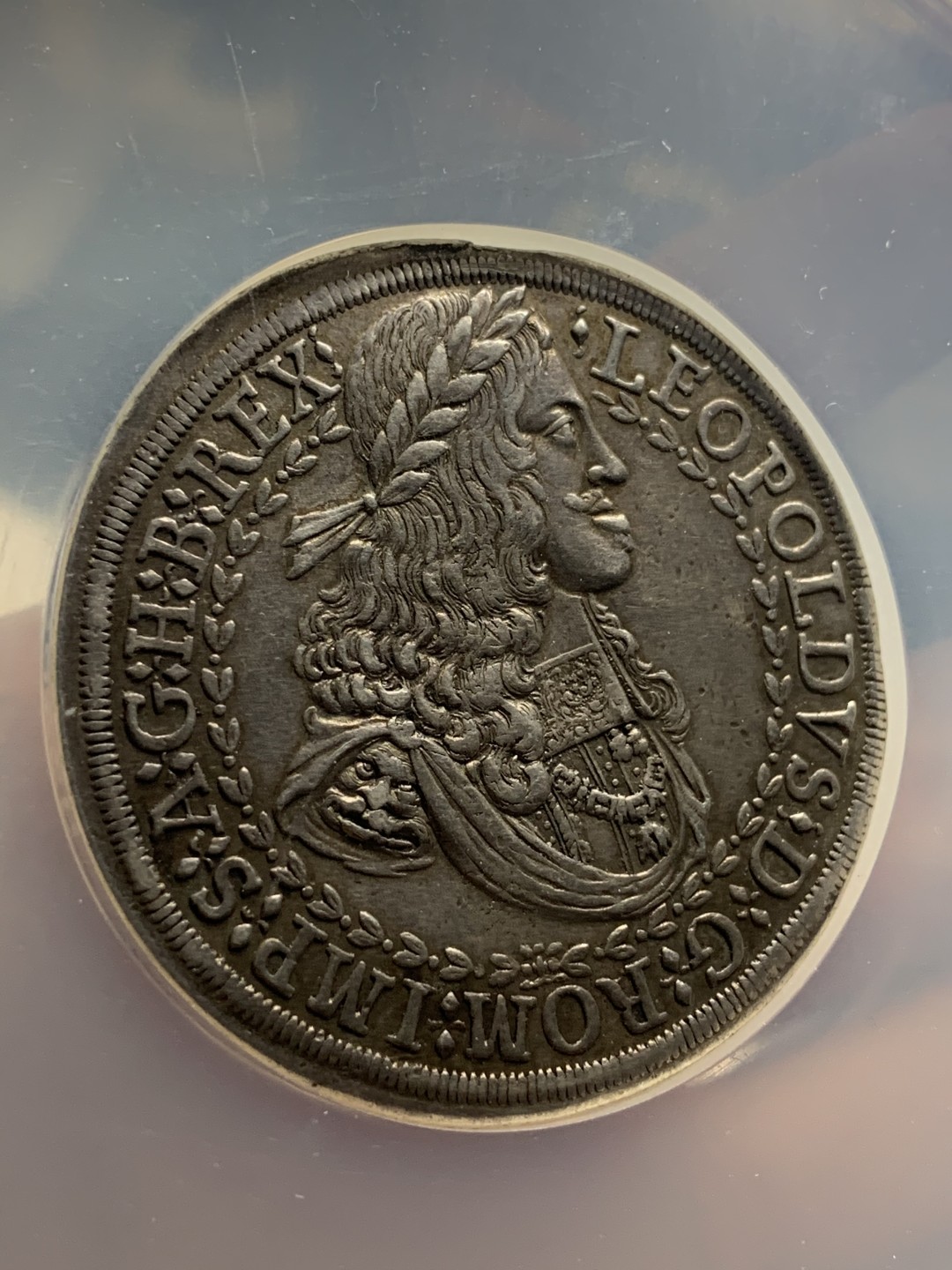 《竞宝斋》中天佳节（端午节特拍）6月12日-周日-第64场 NGC AU评级 神圣罗马帝国 1657-1705年 哈布斯堡 利奥波德一世 2泰勒大银币（重57克）最新AW在4月拍出一枚64分的5万成交。这枚AU当个品种非常不错