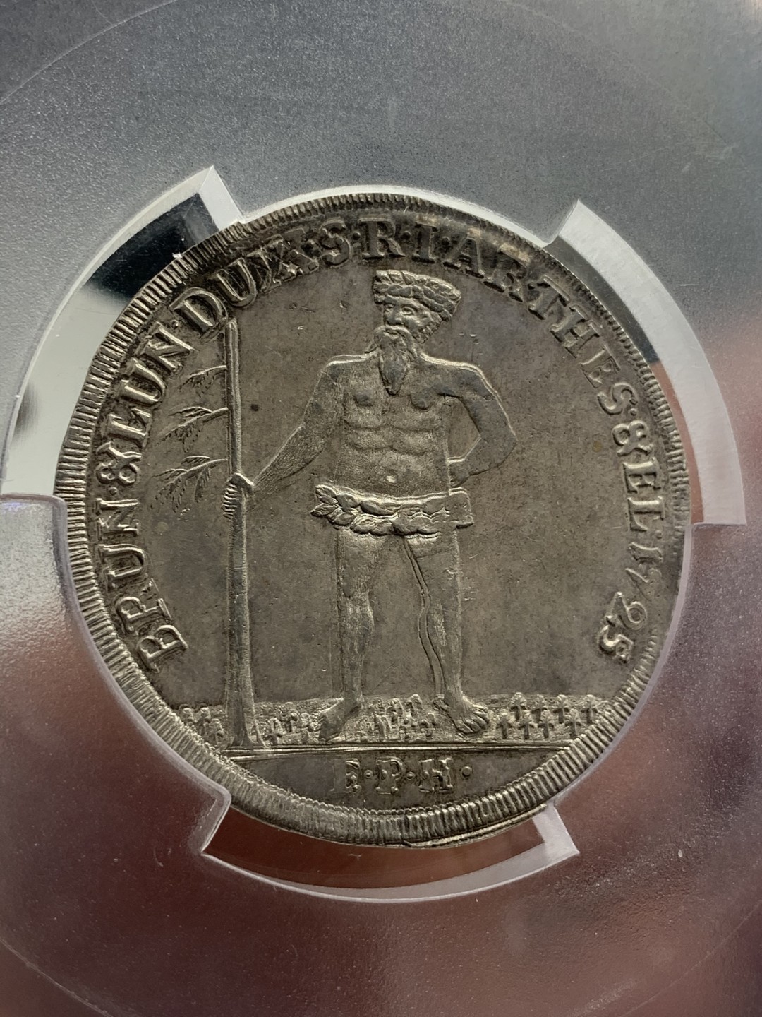 《竞宝斋》中天佳节（端午节特拍）6月12日-周日-第64场 PCGS亚军分 AU53 德国 1725年乔治一世 不伦瑞克-卡伦堡 野人泰勒 乔治一世继承了大不列颠和爱尔兰王位 所以背面为英国的十字章纹 状态难得