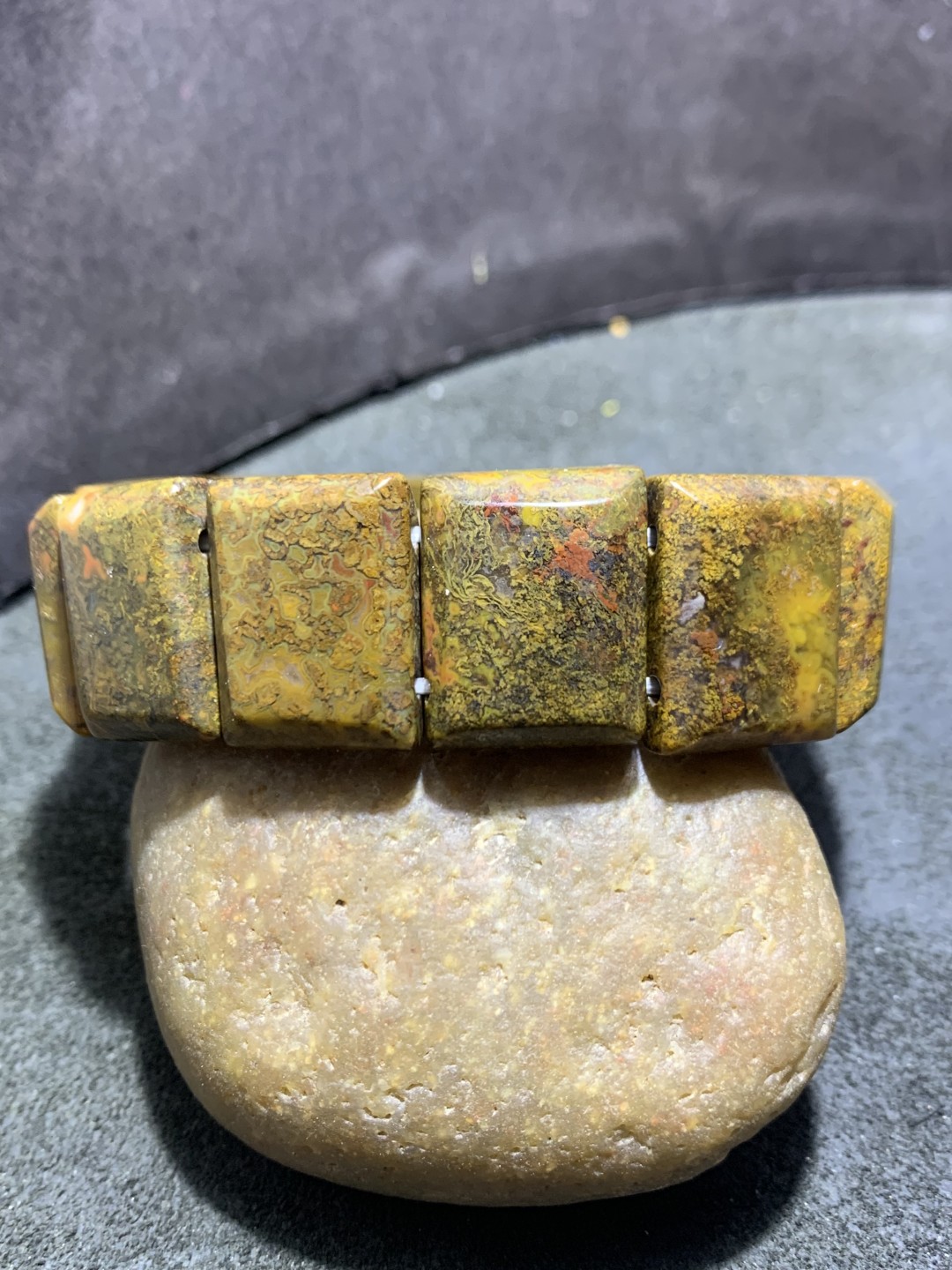 孤品上拍，仅此一条！精美战国红玛瑙黄金草花纹手排一只