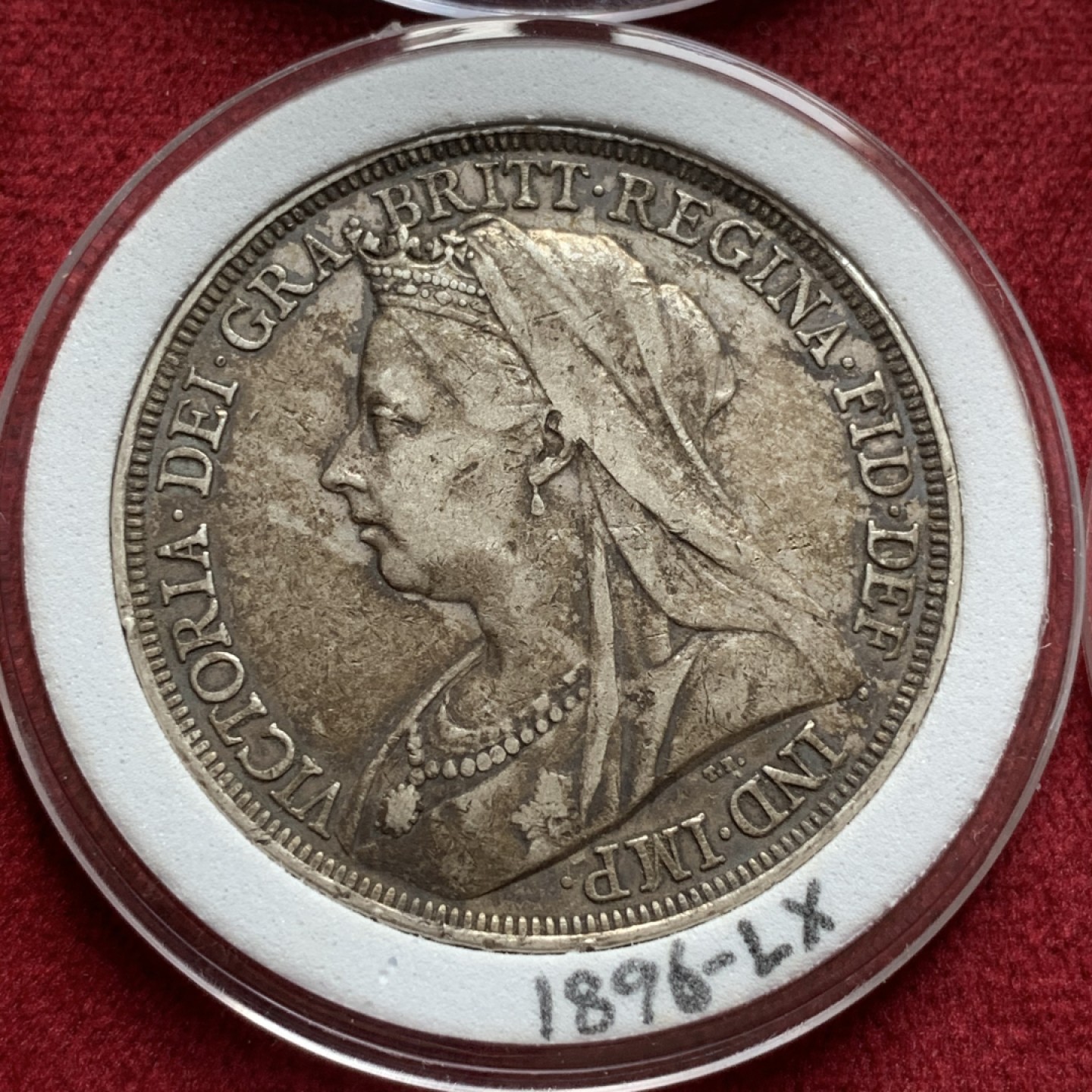 《竞宝斋》中天佳节（端午节特拍）6月12日-周日-第64场 英国 维多利亚 披纱版马剑银币 16枚大全套 囊括除精制版外的所有年份以及不同的边铭，品相基本在XF-AU级别 原味包浆为主 细节看图。