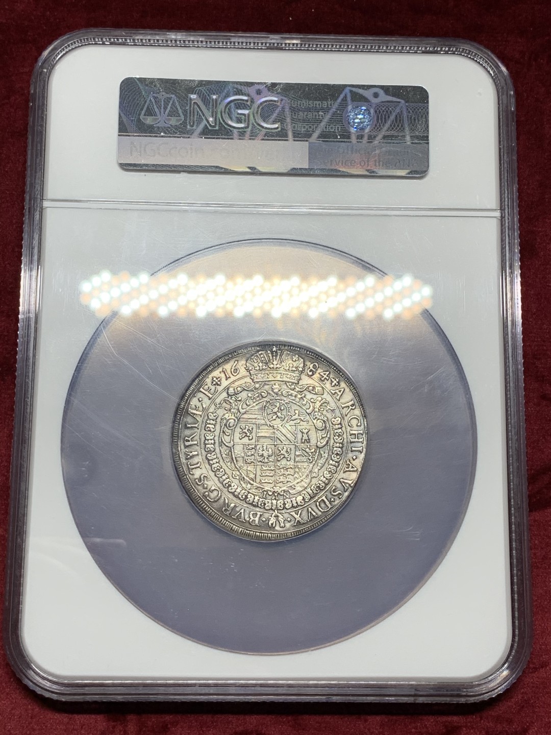 《竞宝斋》中天佳节（端午节特拍）6月12日-周日-第64场 NGC-AU 神圣罗马帝国 1684/2 年骑字版，利奥波德大泰勒格拉兹厂出品原光全深打，比hall厂珍稀多了 标注为：PLUGGED  细节看图