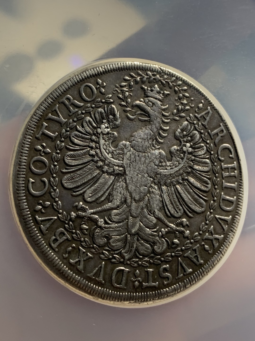 《竞宝斋》中天佳节（端午节特拍）6月12日-周日-第64场 NGC AU评级 神圣罗马帝国 1657-1705年 哈布斯堡 利奥波德一世 2泰勒大银币（重57克）最新AW在4月拍出一枚64分的5万成交。这枚AU当个品种非常不错