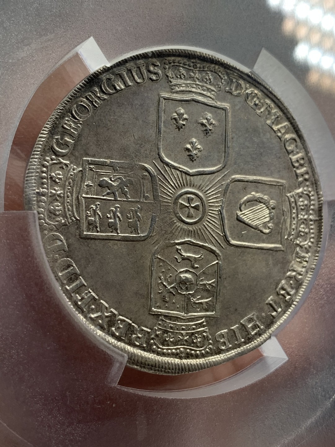 《竞宝斋》中天佳节（端午节特拍）6月12日-周日-第64场 PCGS亚军分 AU53 德国 1725年乔治一世 不伦瑞克-卡伦堡 野人泰勒 乔治一世继承了大不列颠和爱尔兰王位 所以背面为英国的十字章纹 状态难得