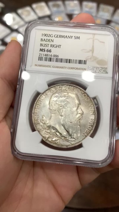 《竞宝斋》中天佳节（端午节特拍）6月12日-周日-第64场 NGC 冠军分 MS66 德国 1902年 巴登 弗里德里希一世 5马克大银币 银发苍苍 光泽凝霜完美  老评级号严评，投资 收藏两相宜