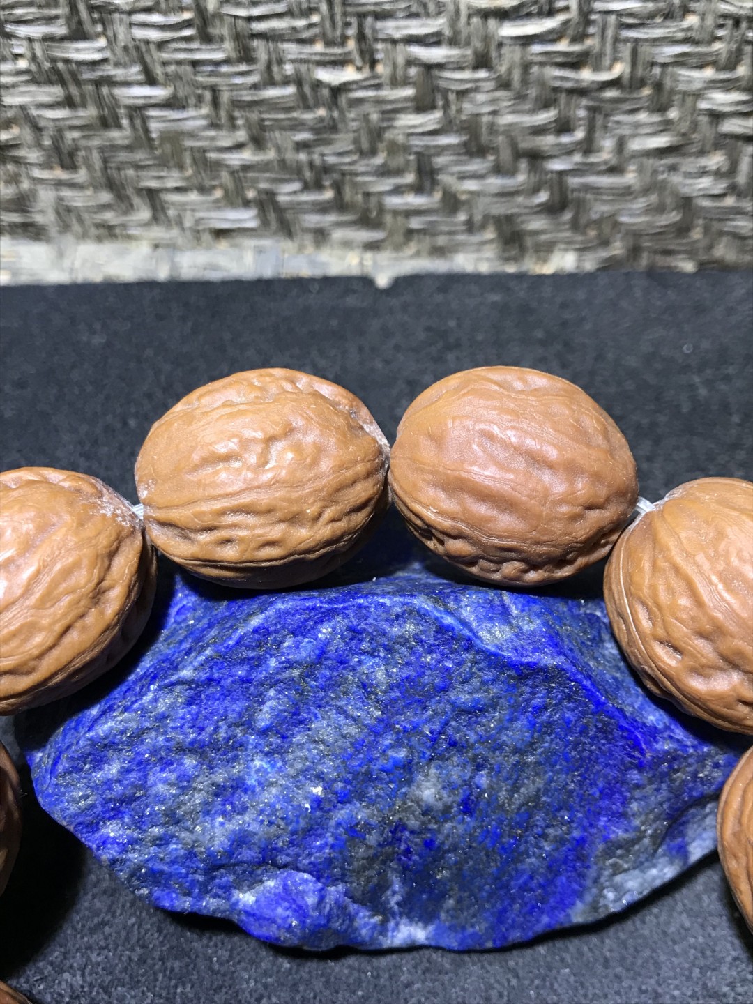 天然精美红皮秋子核桃单圈手串(手持)一条，