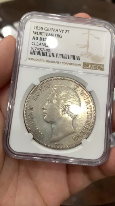 《竞宝斋》中天佳节（端午节特拍）6月12日-周日-第64场 NGC AU 德国 1855年 符腾堡 2泰勒 37克的大银币 细节非常不错，背面淡金色包浆 人物状态也不错