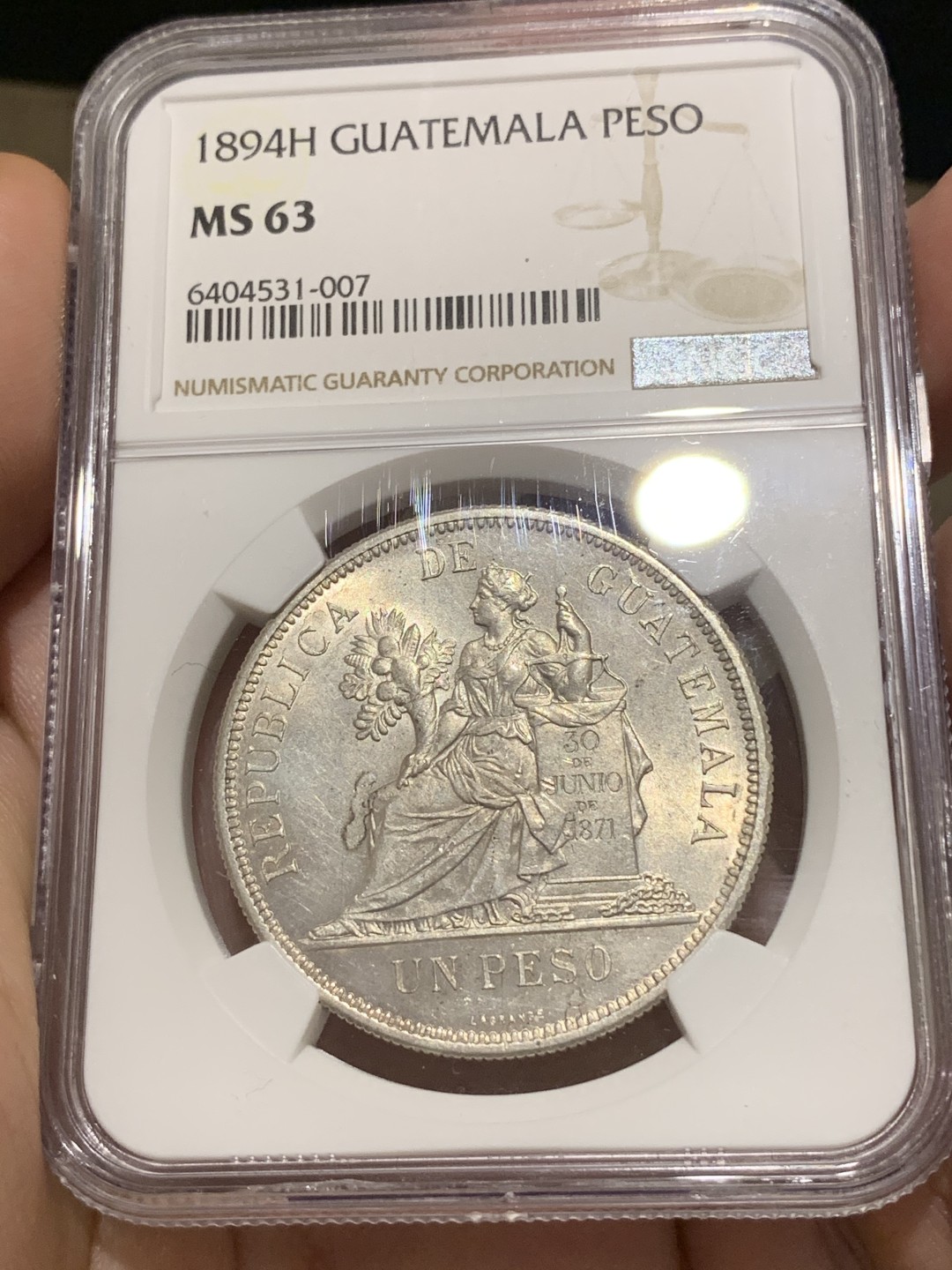 《竞宝斋》中天佳节（端午节特拍）6月12日-周日-第64场 第三名 NGC-MS63 危地马拉 1894年 坐人拿花 1比索 大银币 车轮光 顶级好品