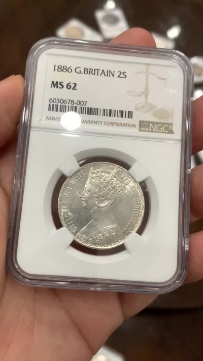 《竞宝斋》中天佳节（端午节特拍）6月12日-周日-第64场 NGC-MS62 英国1886 哥特福林 2先令 热门品种 这个分数给的还是太马虎了 特别是背面可以说完美