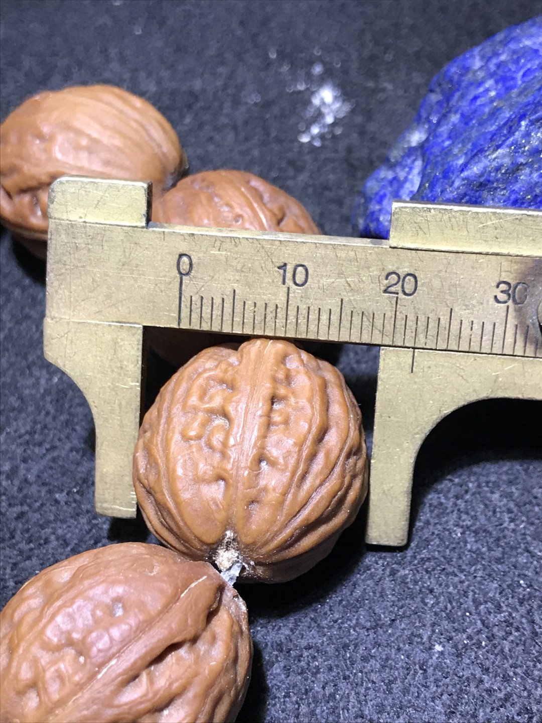 天然精美红皮秋子核桃单圈手串(手持)一条，