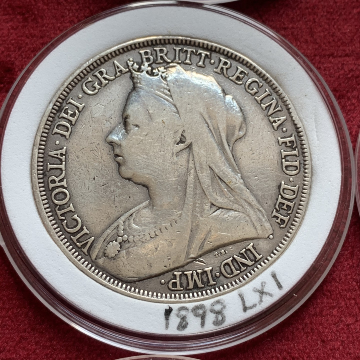 《竞宝斋》中天佳节（端午节特拍）6月12日-周日-第64场 英国 维多利亚 披纱版马剑银币 16枚大全套 囊括除精制版外的所有年份以及不同的边铭，品相基本在XF-AU级别 原味包浆为主 细节看图。