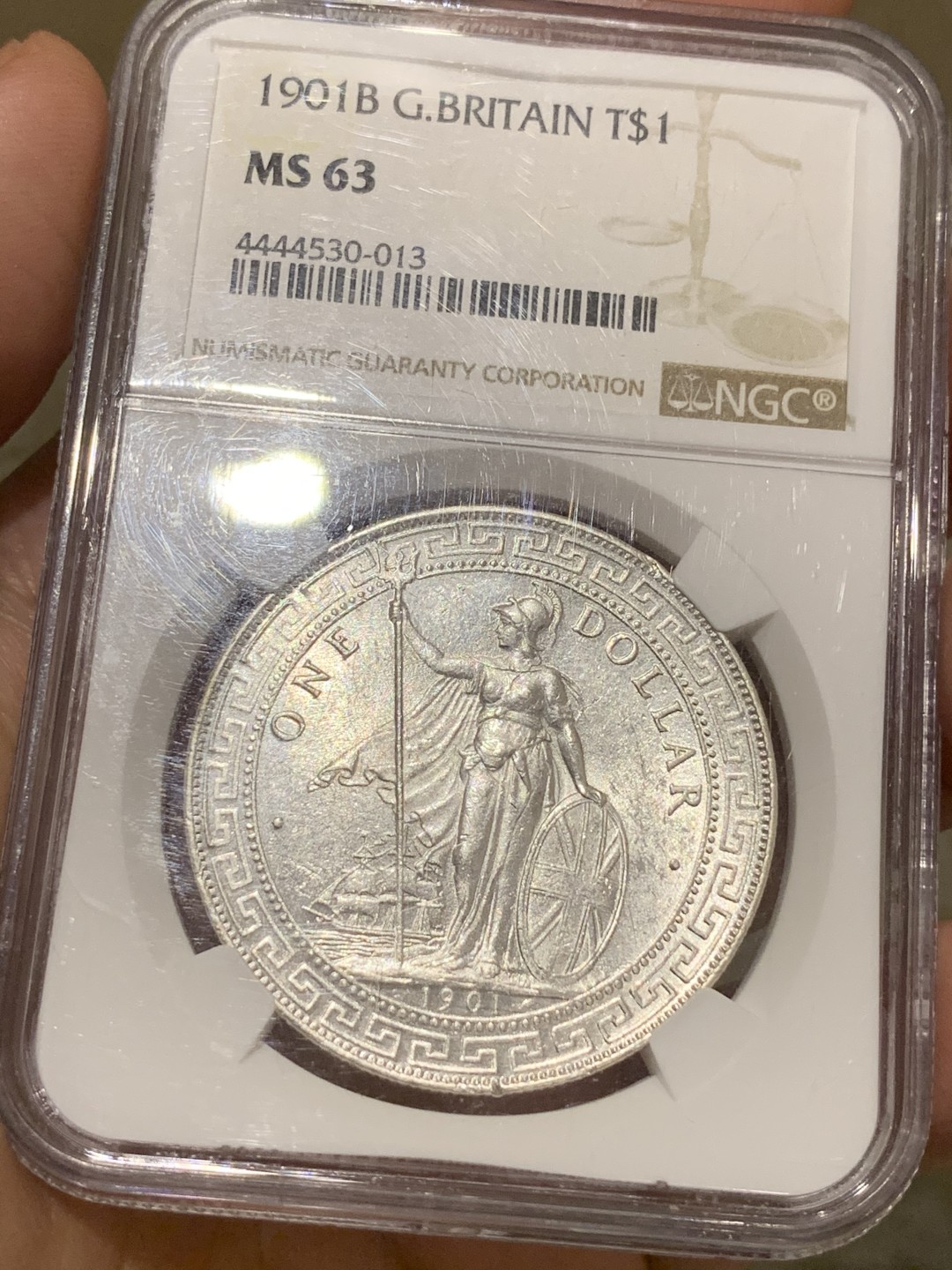《竞宝斋》中天佳节（端午节特拍）6月12日-周日-第64场 NGC-MS63 英国1901年站洋银币 维多利亚女王时期 孟买铸造 当时英国主要的贸易银元 流通较广 高分也相对难得 这枚细节年份不错