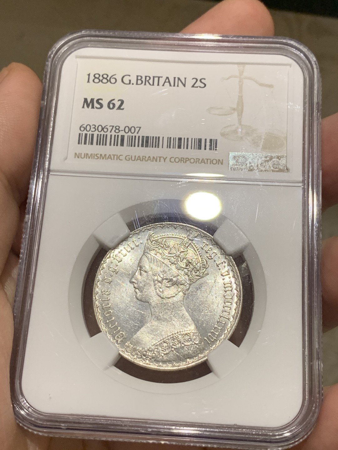 《竞宝斋》中天佳节（端午节特拍）6月12日-周日-第64场 NGC-MS62 英国1886 哥特福林 2先令 热门品种 这个分数给的还是太马虎了 特别是背面可以说完美