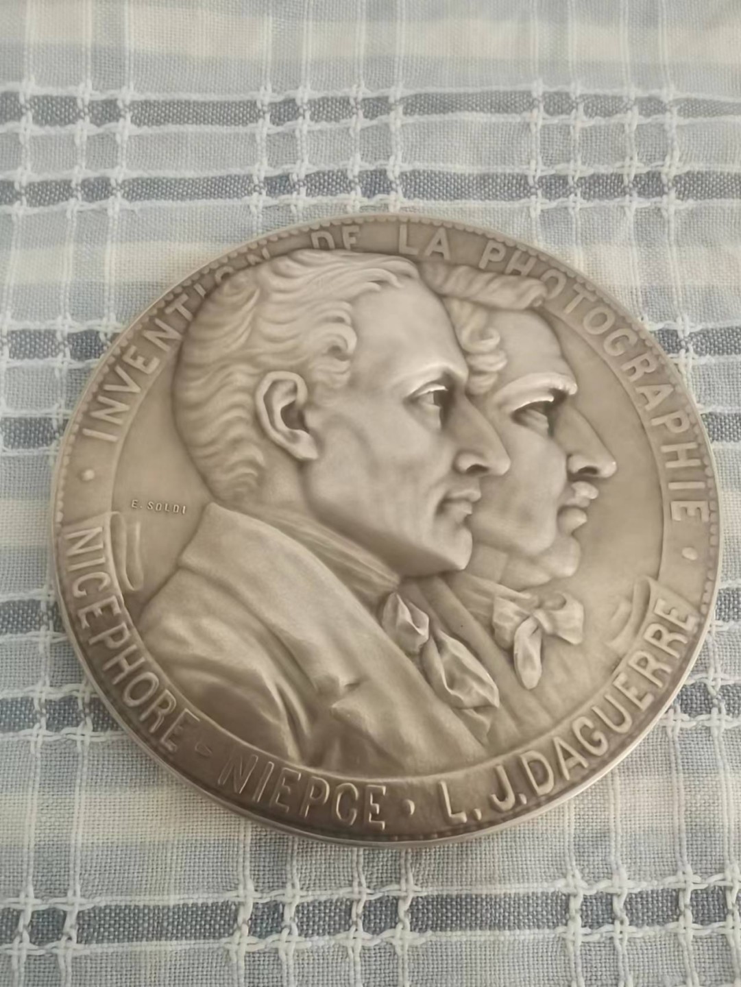 好章还需好盒衬 1897年法国摄影协会银章