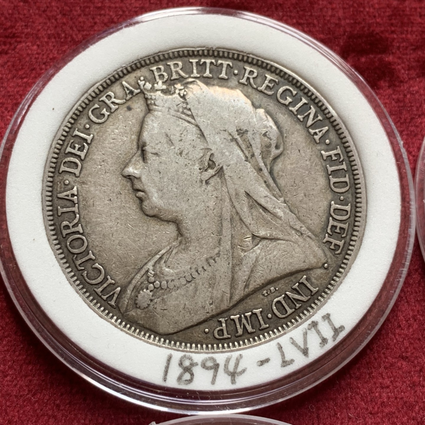 《竞宝斋》中天佳节（端午节特拍）6月12日-周日-第64场 英国 维多利亚 披纱版马剑银币 16枚大全套 囊括除精制版外的所有年份以及不同的边铭，品相基本在XF-AU级别 原味包浆为主 细节看图。