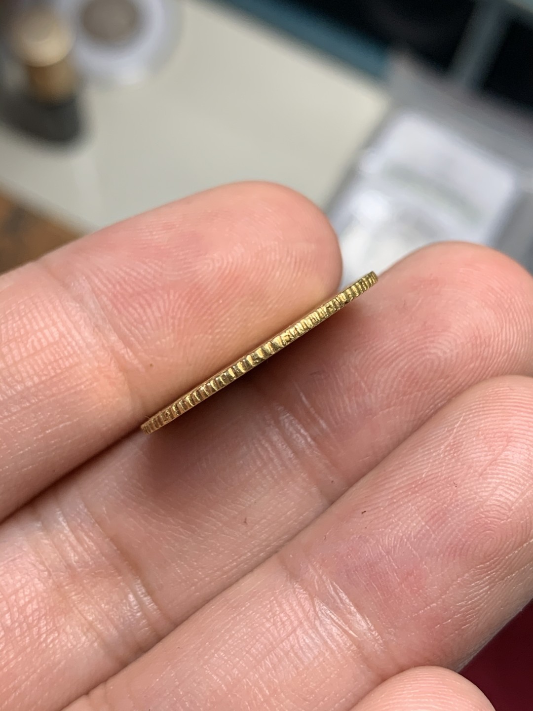 《竞宝斋》中天佳节（端午节特拍）6月12日-周日-第64场 智利 1842年 女神版 2埃斯库多金币 6.74克 女神面有轻微划痕 非常少见的品种