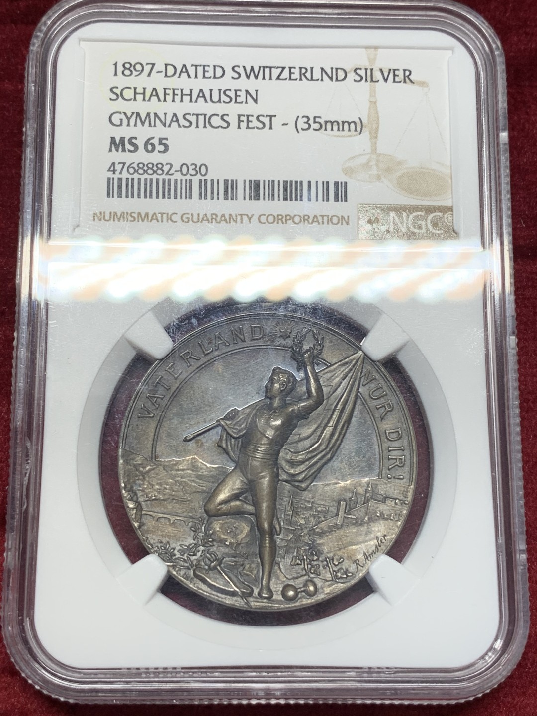 《竞宝斋》中天佳节（端午节特拍）6月12日-周日-第64场 NGC MS65 瑞士1897年沙夫豪森体操节银章 镜面加磨砂工艺 在当时无法想象  正面凹形 底板 更显高浮雕技艺 人物衣服的褶皱清晰 景观精制 难得！